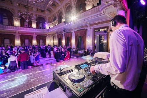 DJ na svatbu – DAZEHEART