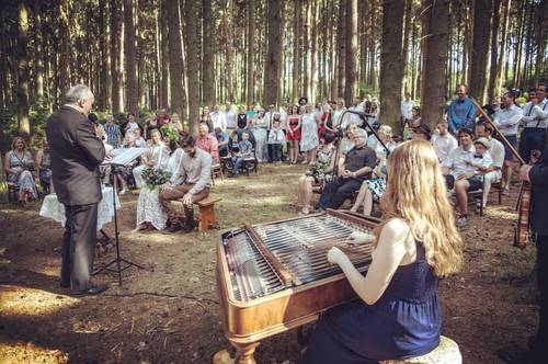Klavír nebo cimbál na svatební obřad