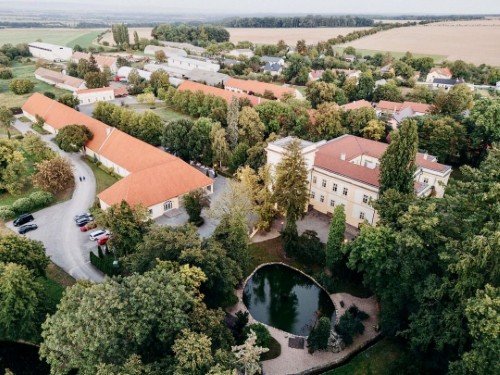 Netradiční prostory - areál zámku Úmonín - Galerie 4