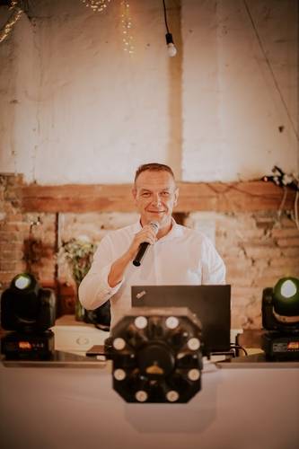 Oblíbený svatební DJ, bavič a profesionální moderátor Petr Berka - Galerie 7