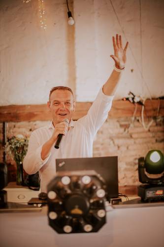 Oblíbený svatební DJ, bavič a profesionální moderátor Petr Berka